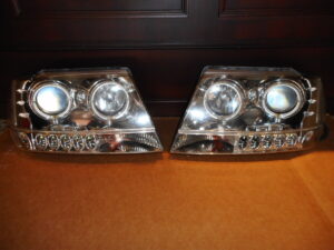 jeep-grand-cherokee-1999-2005-empros-fanari-typoy-lexus-aristero-kai-dexi  